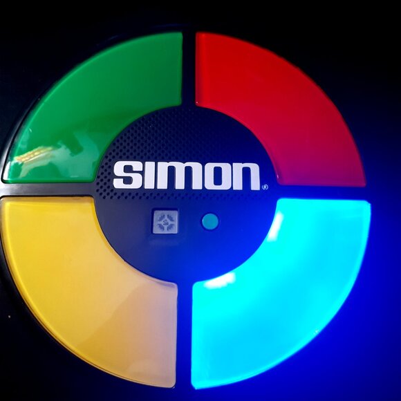 Hasbro Simon Classic Electronic Memory Game 2013 Works Great! Model 1897 Retro! - Picture 3 of 10